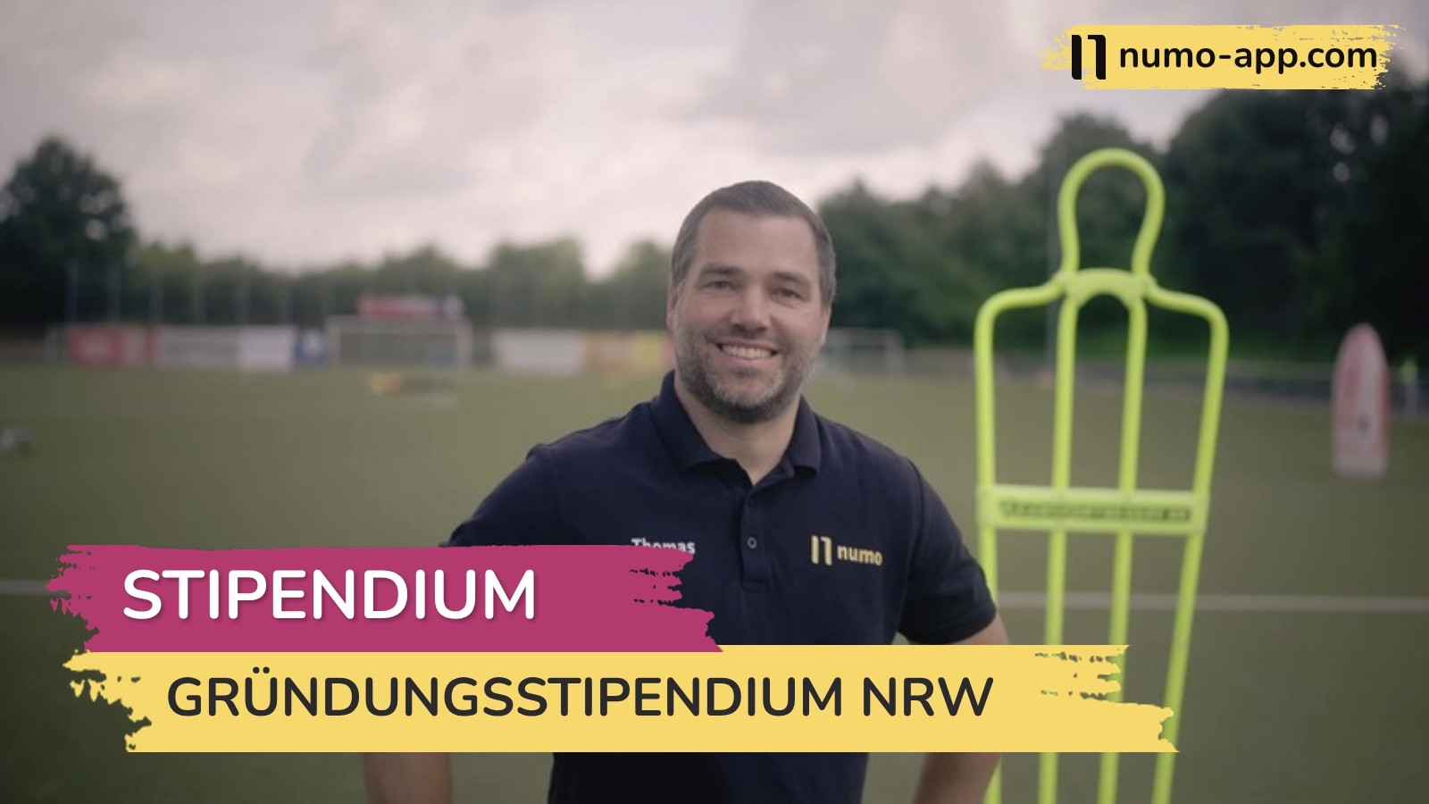 Thomas Klaas auf dem Fußballplatz, Standbild aus dem Gründervideo der WFG Kreis Viersen